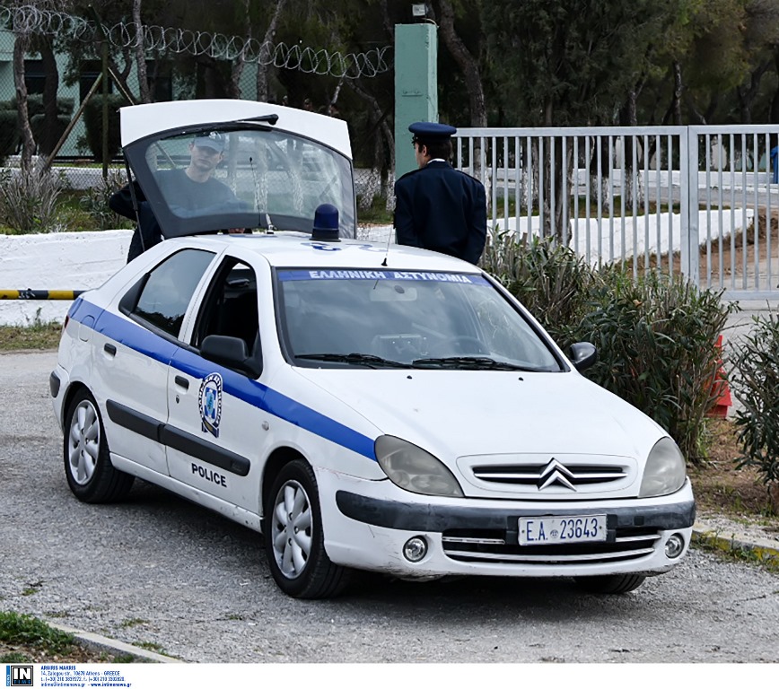 Σκηνές φαρ ουέστ στο Περιστέρι, βγήκαν τα περίστροφα