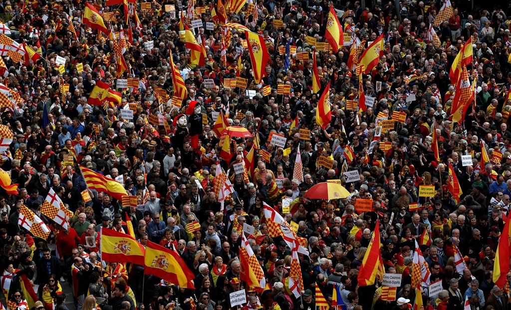 Βαρκελώνη: Χιλιάδες διαδηλωτές υπέρ της ενότητας της Ισπανίας