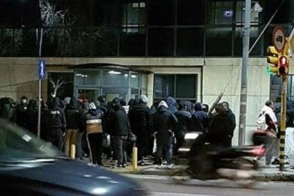 Η ΕΡΤ καταδικάζει την εισβολή οπαδών του ΠΑΟΚ στο στούντιο