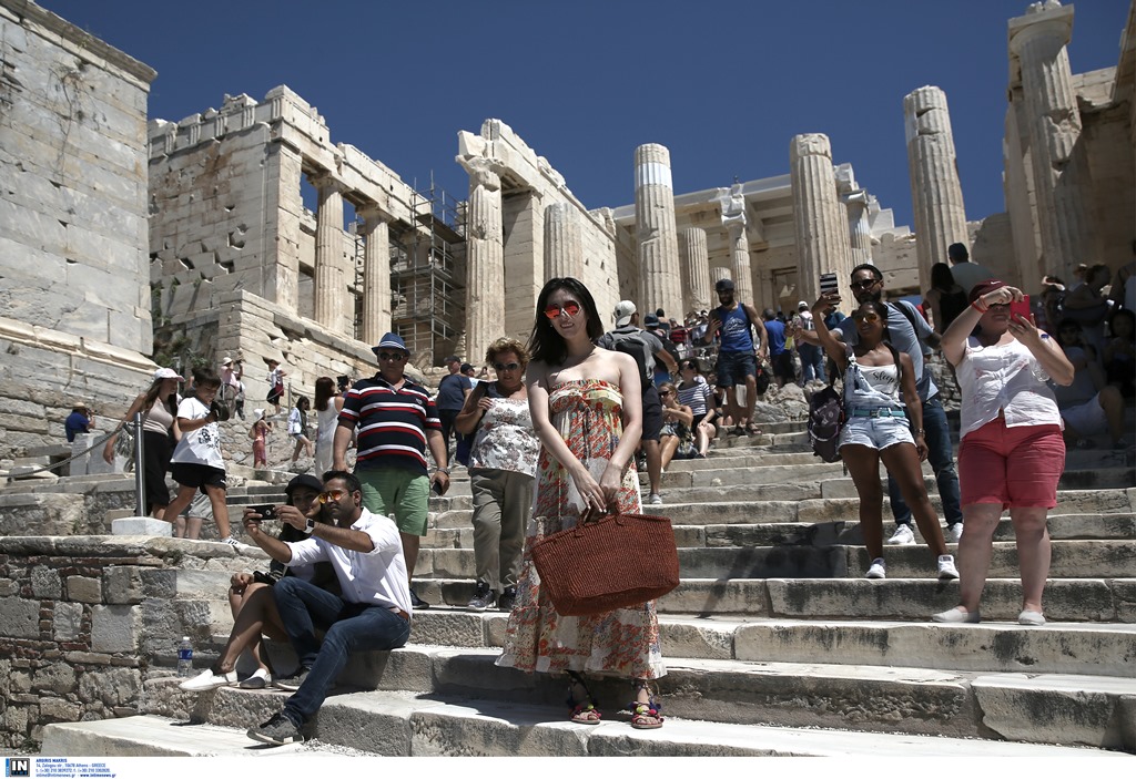 Frankfurter Rundschau: Τουριστική “έκρηξη” στην Ελλάδα το καλοκαίρι