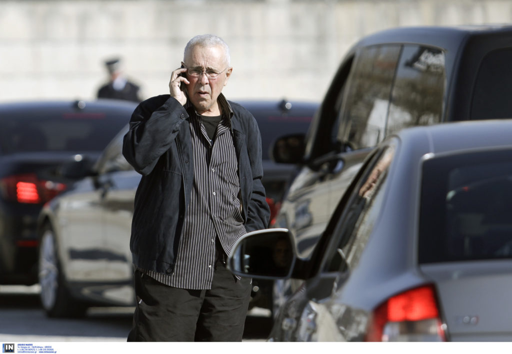 Εξαγριωμένη με τον Κώστα Ζουράρι η Ομοσπονδία Κωφών