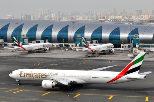 Αυτοκτονία ή ατύχημα; Αεροσυνοδός της Emirates έπεσε από την έξοδο κινδύνου στο αεροδρόμιο της Ουγκάντας