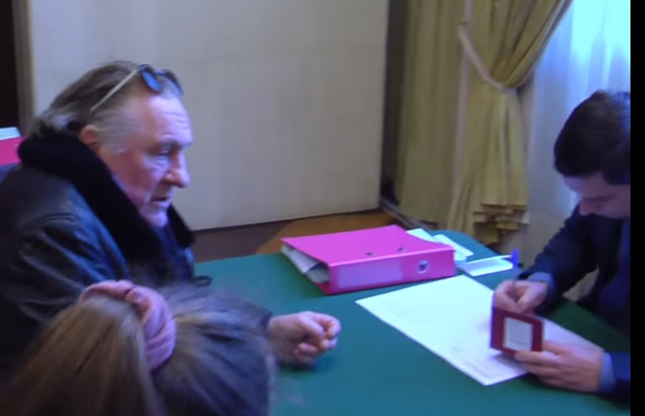 O Ζεράρ Ντεπαρντιέ ψήφισε στις ρωσικές εκλογές (Video)