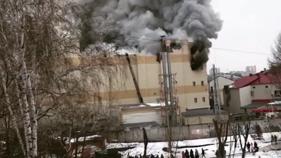 Καταστροφή:  Στους 37 οι νεκροί από τη φωτιά στη Ρωσία – άνθρωποι πήδησαν από τα παράθυρα (σκληρό video & εικόνες)
