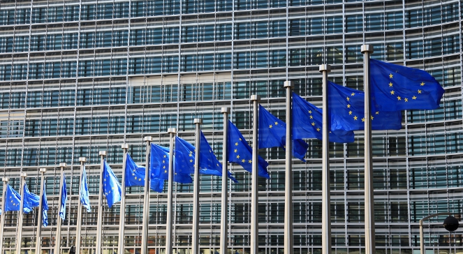 Κομισιόν: Φθηνότερες οι διασυνοριακές πληρωμές σε ευρώ σε ολόκληρη την ΕΕ