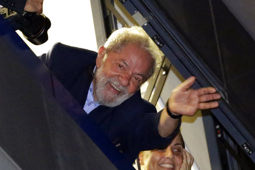 Βραζιλία: Ένταλμα σύλληψης για τον Λούλα ντα Σίλβα αν δεν παραδοθεί μόνος του έως το απόγευμα