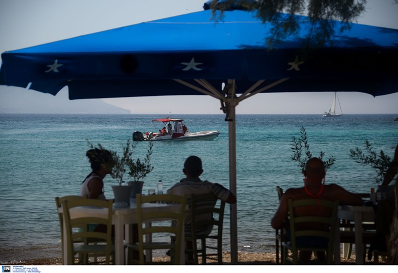 Επικό περιστατικό στην Κρήτη: Τουρίστες πήγαν σε ταβέρνα έβγαλαν τάπερ με φαγητά και παρήγγειλαν μόνο νερό