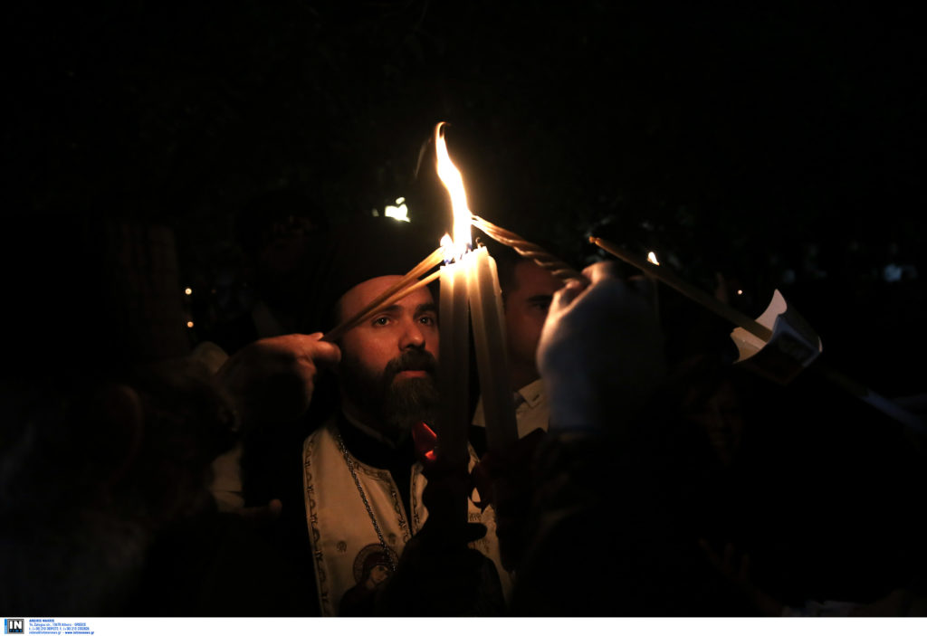 Σε εξέλιξη η τελετή αφής του Αγίου Φωτός στα Ιεροσόλυμα