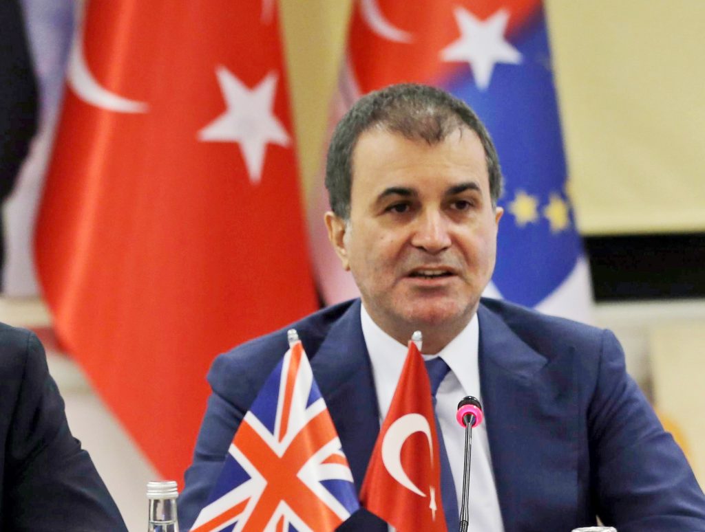 «Πόνεσαν» οι δηλώσεις του Έλληνα υπουργού – Τούρκος υπουργός βρίζει Ελλάδα και Καμμένο