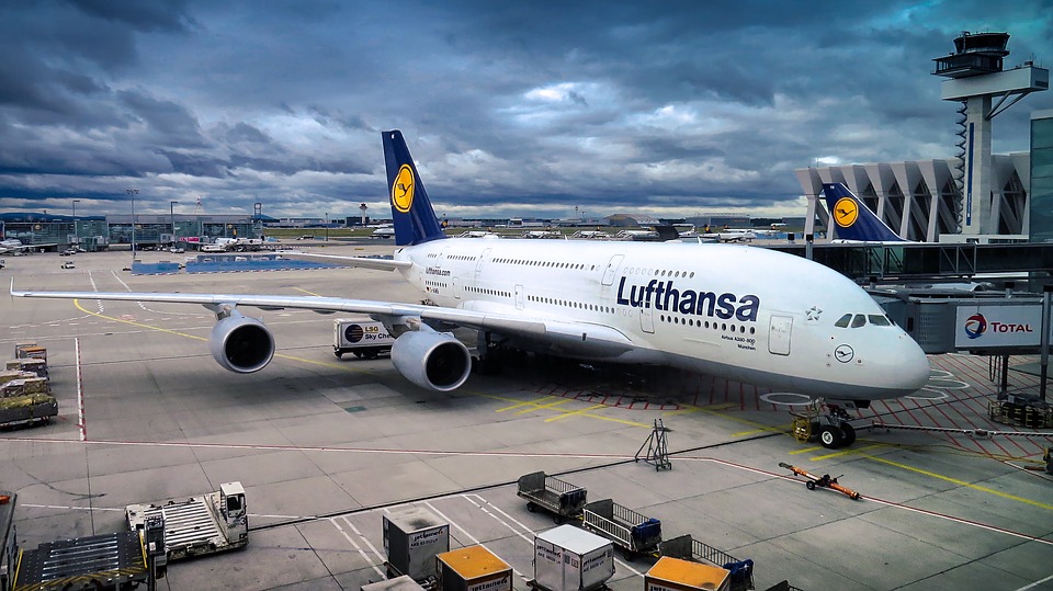 «Παραλύει» η Ευρώπη από τις απεργιακές κινητοποιήσεις σε Lufthansa και Air France