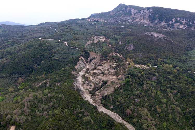 Κρυοπηγή Πρέβεζας: Συνεχίζονται οι κατολισθήσεις – Χάθηκαν δέντρα και καλλιέργειες (Video)