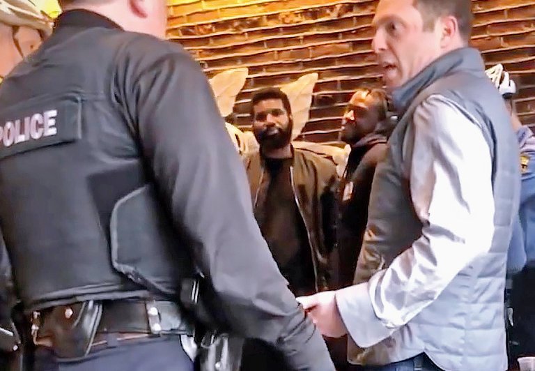 Ρατσισμός: Τα Starbucks ζητούν συγγνώμη – Ζήτησαν τη σύλληψη δύο Αφροαμερικανών χωρίς λόγο! (Video)