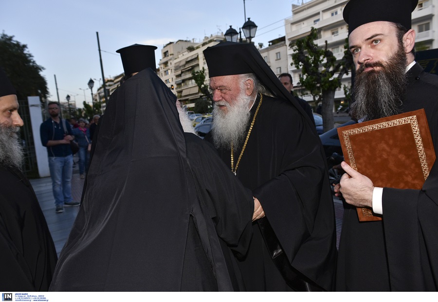 Θέλει η δεξιά του Κυρίου να κρυφτεί κι ο Γλύξμπουργκ δεν την αφήνει