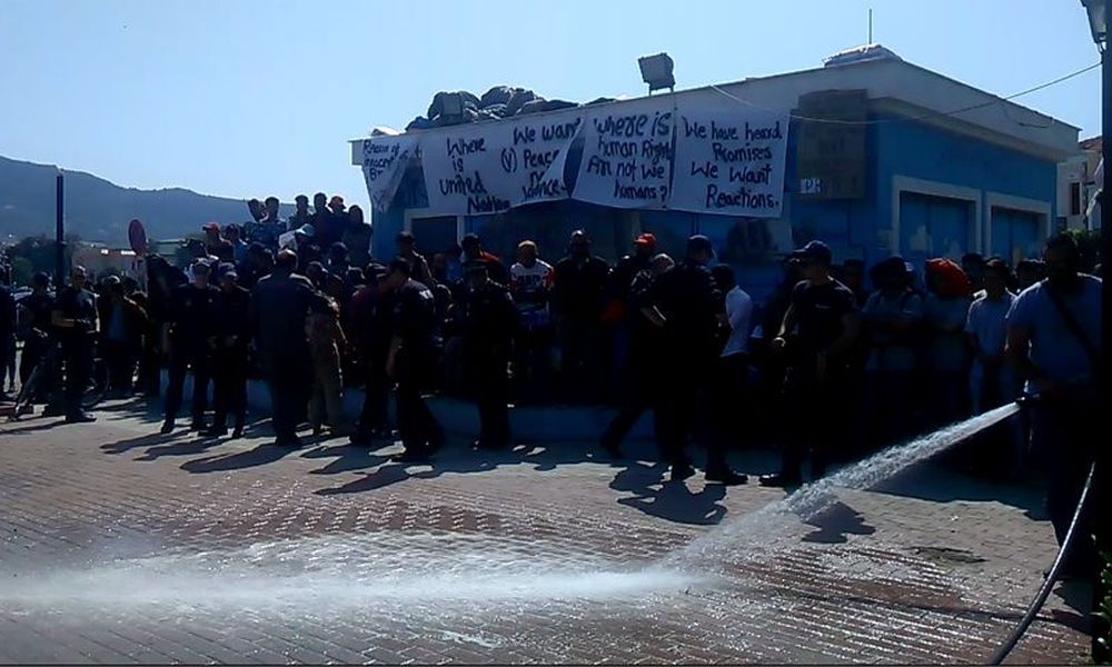 Σε 120 συλλήψεις προσφύγων πέρασε η αστυνομία στη Μυτιλήνη