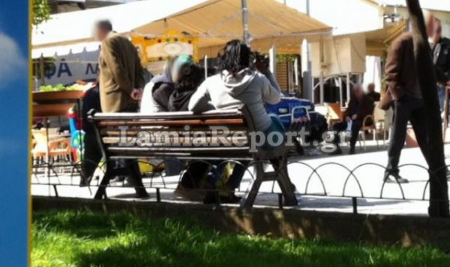 Λαμία: 40χρονη έκανε «πιάτσα» μέρα μεσημέρι στην πλατεία Πάρκου