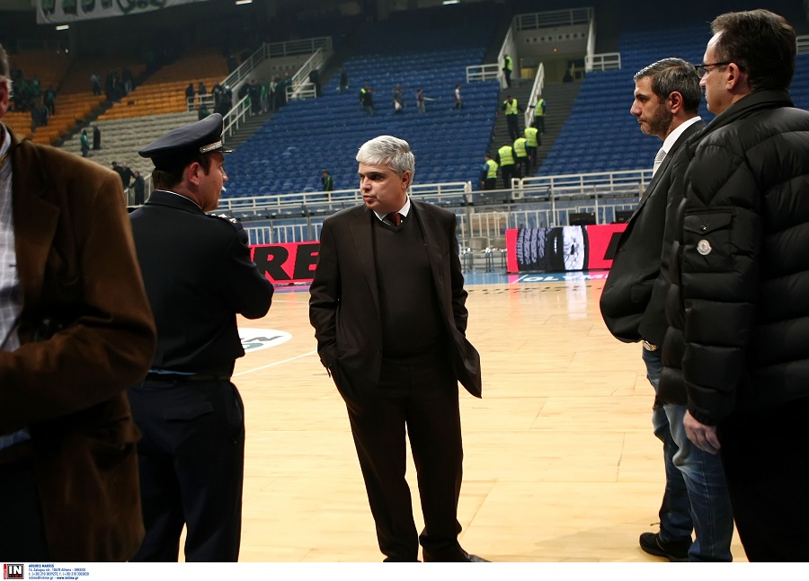 Η Euroleague διώχνει τον Μάνο Παπαδόπουλο από τον πάγκο του ΠΑΟ – Ασήμαντη λεπτομέρεια: Κάθεται εκεί από το… 1991