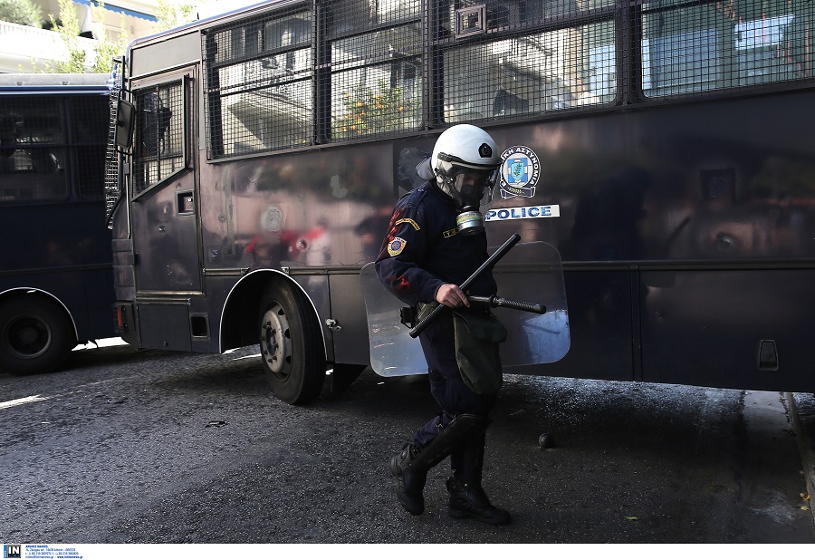 Απέδρασαν τέσσερις κρατούμενοι από κλούβα στον Πειραιά – Συνελήφθησαν οι δύο