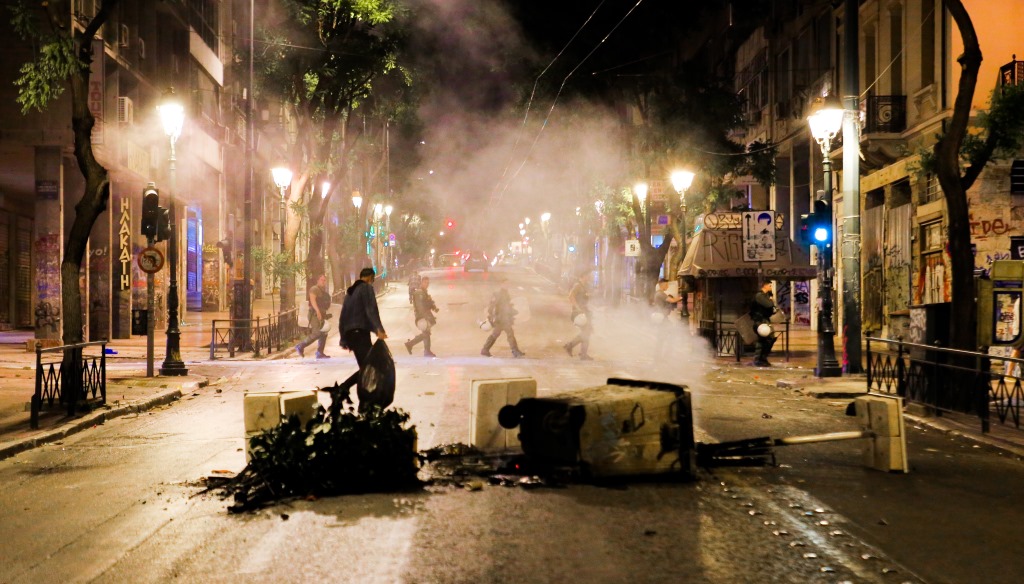 Τελικός Κυπέλλου: Μια πόλη στο έλεος των χούλιγκαν (video & εικόνες)