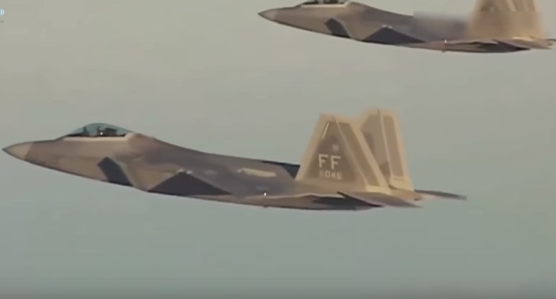 Βίντεο: Πώς αμερικανικά F-22 αναχαίτισαν ρωσικά βομβαρδιστικά ΤU-95 ανοιχτά της Αλάσκας