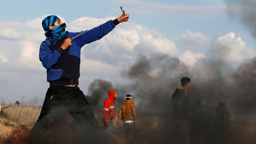 Παλαιστίνιος διαδηλωτής καταρρίπτει drone με σφεντόνα! (Video)