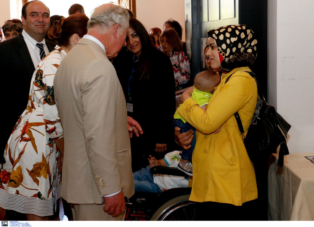 Κρήτη: Τι είπαν στον πρίγκιπα Κάρολο δύο προσφυγόπουλα από την Παλαιστίνη (Photo)