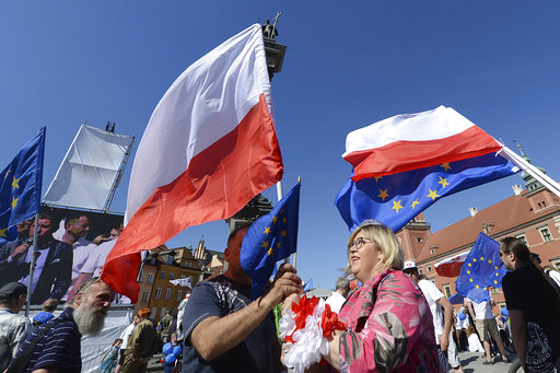 Xιλιάδες Πολωνοί σε αντικυβερνητική και φιλοΕΕ διαδήλωση