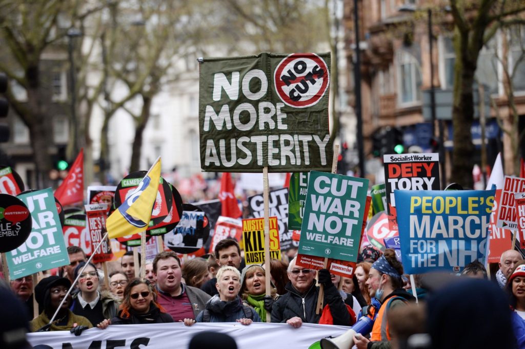 Ογκώδης εργατική διαδήλωση στο Λονδίνο για αυξήσεις μισθών