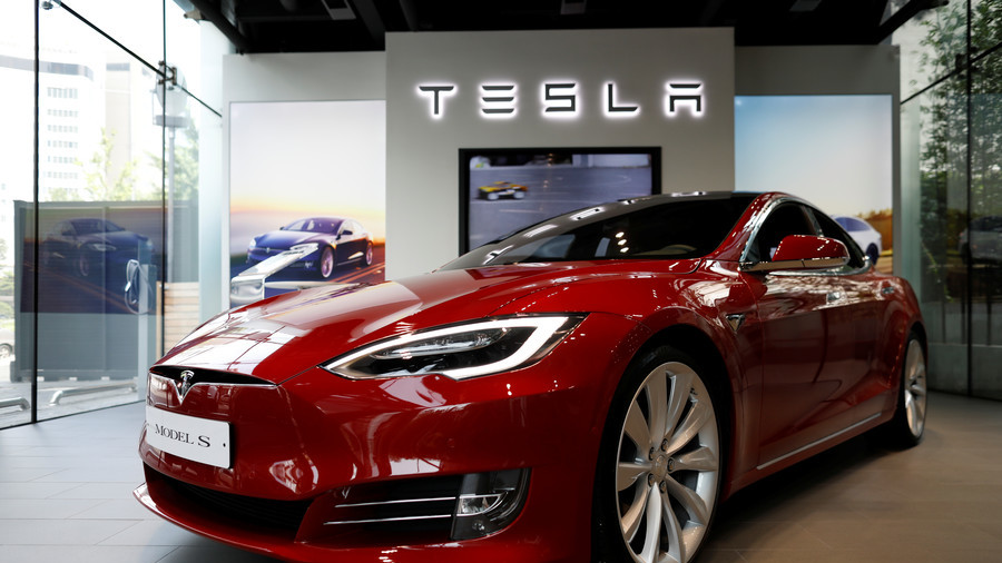 Αυτόνομο Tesla δεν πάτησε… φρένο και έπεσε σε προπορευόμενο όχημα με 95 χλμ/ώρα – Δείτε τι απέμεινε (Photos)
