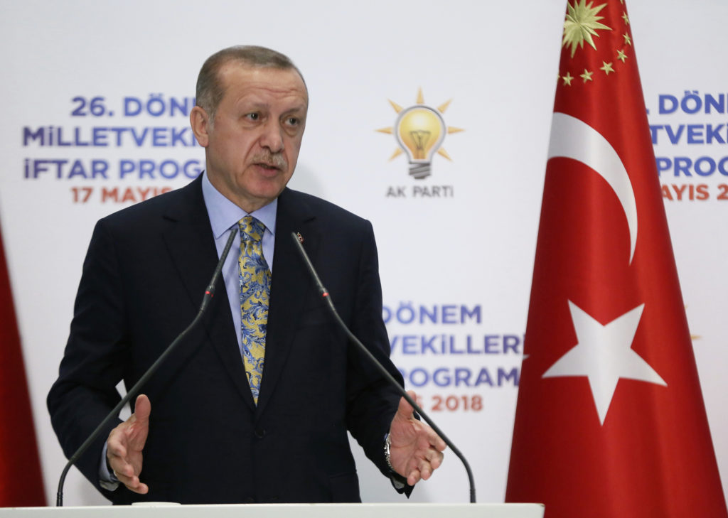Τουρκία: Ο Ερντογάν παίζει το «μουσουλμανικό χαρτί« λίγο πριν τις εκλογές