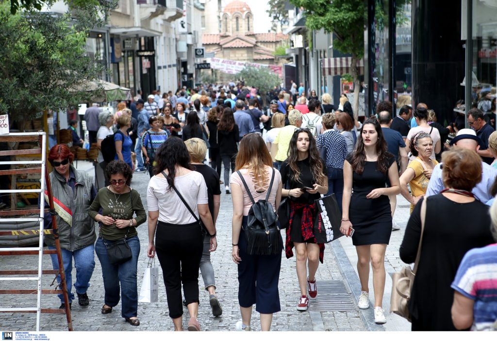 Κλειστά τα καταστήματα στη Θεσσαλονίκη του Αγίου Πνεύματος – Ανοικτά στην Αθήνα