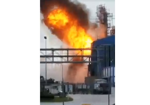 Μεγάλη έκρηξη και φωτιά σε εργοστάσιο χημικών του Τέξας (Video)
