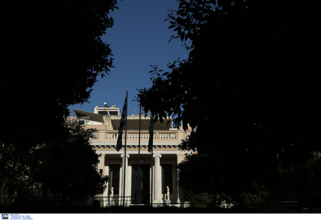 Τι κρύβεται πίσω από το κυβερνητικό «στοπ» στη φημολογία για άμεσο ανασχηματισμό