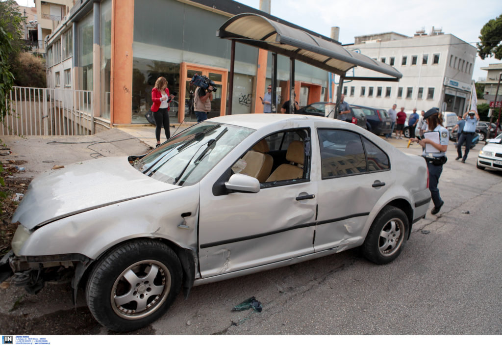 Σοβαρά τραυματισμένος ο 44χρονος οδηγός του αυτοκινήτου που έπεσε σε στάση λεωφορείου  –  Ένας νεκρός και 3 τραυματίες (Video + Photos)