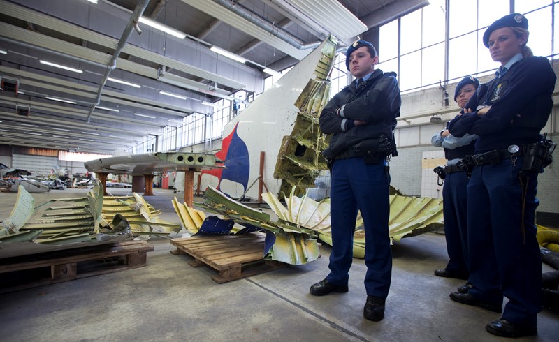 Κάλεσμα από ΕΕ και ΝΑΤΟ να αναγνωρίσει η Μόσχα την κατάρριψη της πτήσης MH17
