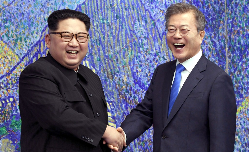 Έκτακτη συνάντηση των ηγετών Βόρειας και Νότιας Κορέας στην ουδέτερη ζώνη (Video)