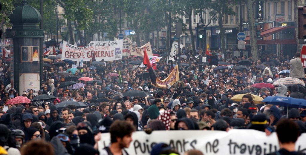 Συλλαλητήρια σε όλη τη Γαλλία, ετοιμάζουν κόμματα και συνδικάτα
