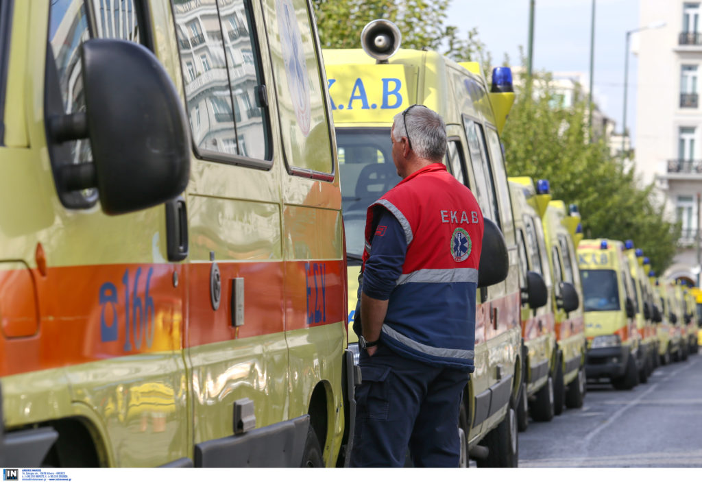 Απίστευτη καταγγελία: Θύματα ξυλοδαρμού διασώστες του ΕΚΑΒ από συγγενείς αυτόχειρα!