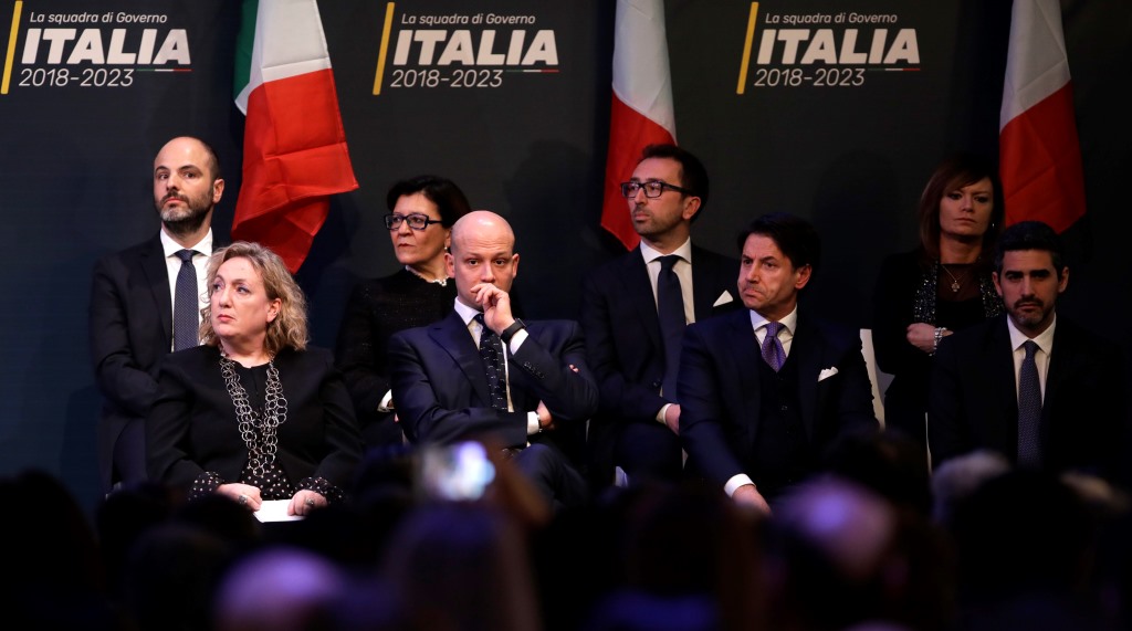 Spiegel: Η Ιταλία αυτοκαταστρέφεται  και παρασύρει και την Ευρώπη