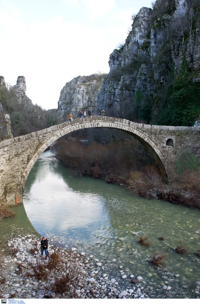 Νέο επεισόδιο… παρέμβασης «χρυσοθήρων» σε ιστορικό πέτρινο γεφύρι στα Ζαγόρια