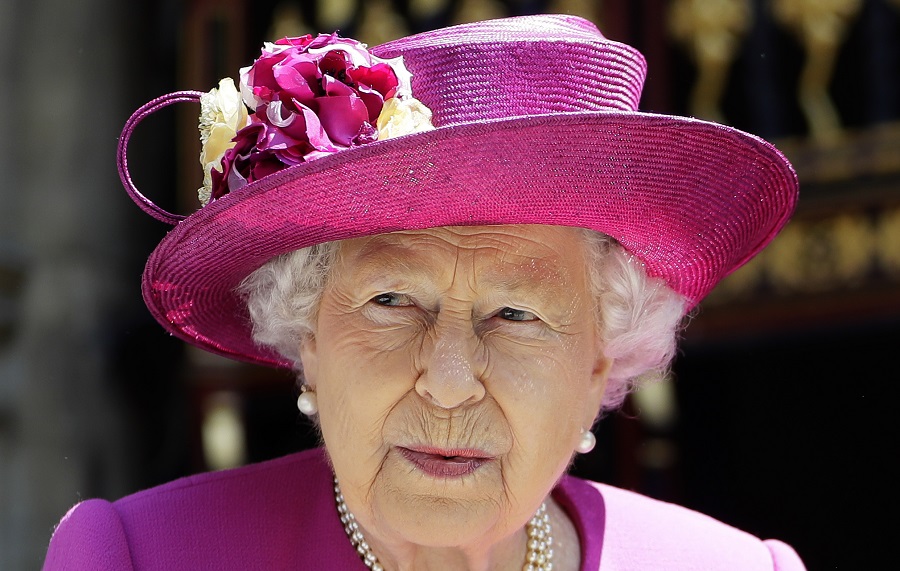 Επιτυχημένη επέμβαση για αφαίρεση καταρράκτη έκανε η βασίλισσα Ελισάβετ