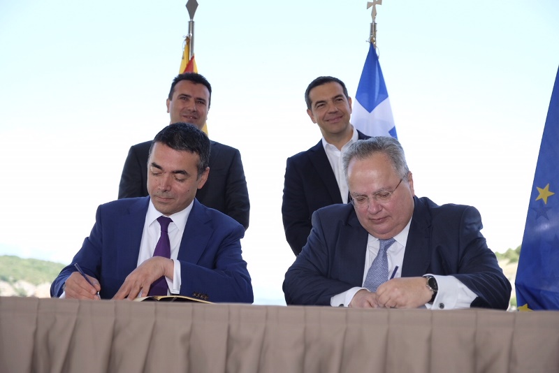 Για την υπογραφή της συμφωνίας ανάμεσα στην Ελλάδα και τη FYROM
