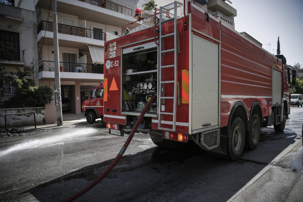 Πυρκαγιά σε διαμέρισμα στο κέντρο της Αθήνας (Photos)