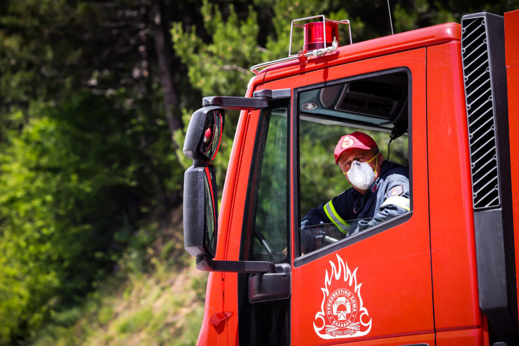 Φωτιά στον καταυλισμό του Ριγανόκαμπου στην Πάτρα (Photos – Video)