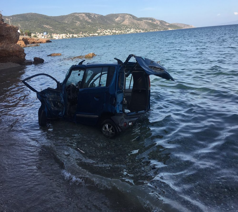 Σαλαμίνα: Αυτοκίνητο έπεσε στη θάλασσα – Τραυματίστηκε σοβαρά η οδηγός (Photos)