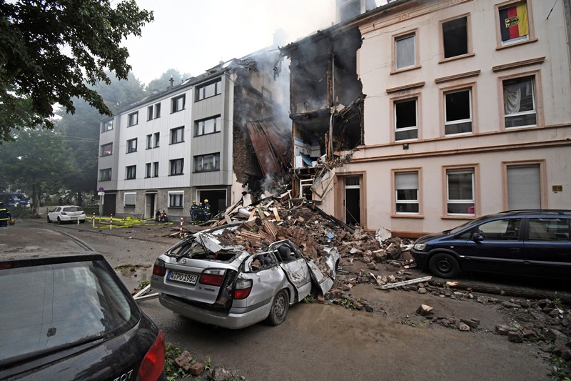 Γερμανία: Έκρηξη άνοιξε στα δύο πολυκατοικία στο Βούπερταλ