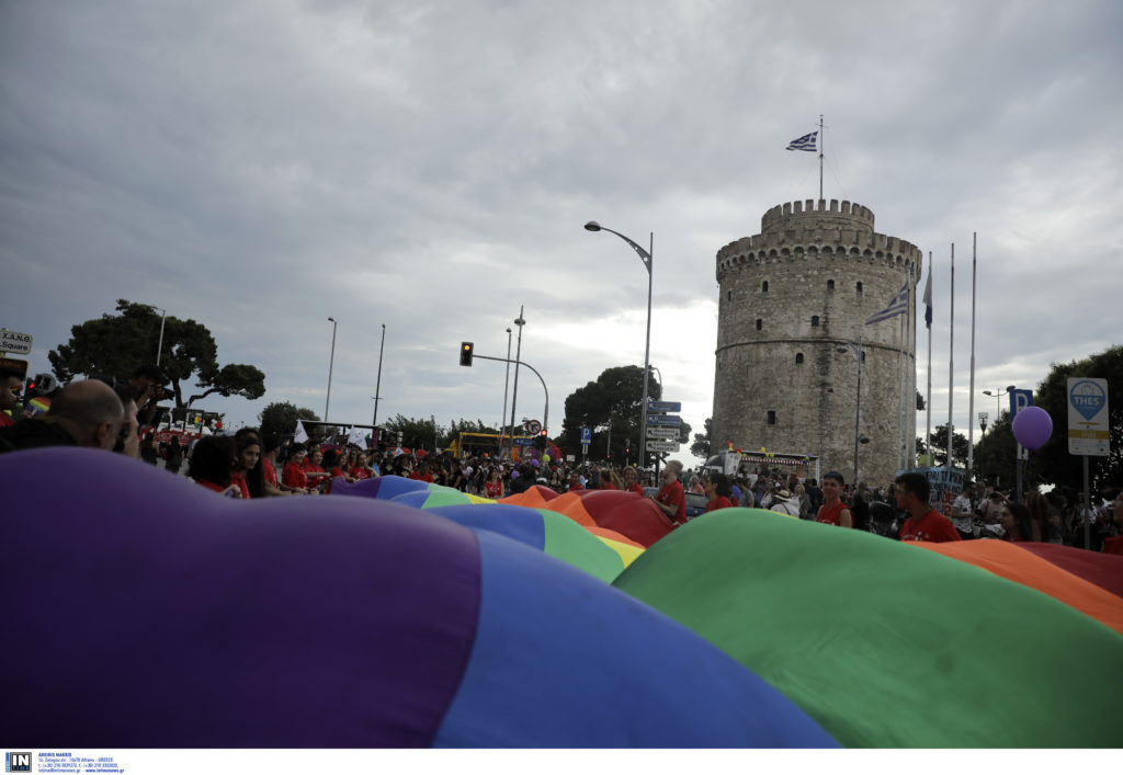 Ρατσιστική επίθεση σοκ: Πέταξαν στον Θερμαϊκό δύο συμμετέχοντες στο gay pride