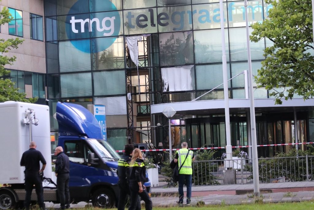 Ολλανδία: Φορτηγάκι έπεσε πάνω στα κεντρικά γραφεία της εφημερίδας De Telegraaf