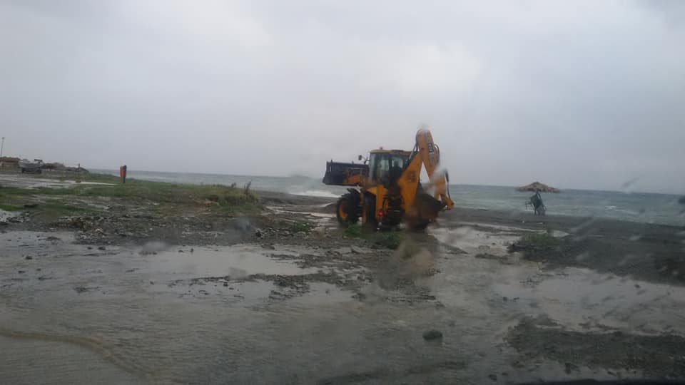 Λάρισα: Προβλήματα από την κακοκαιρία στην παραλία Αγιάς (Photos)