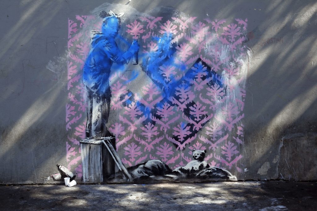 Ο Banksy ξαφνιάζει το Παρίσι (Photos)