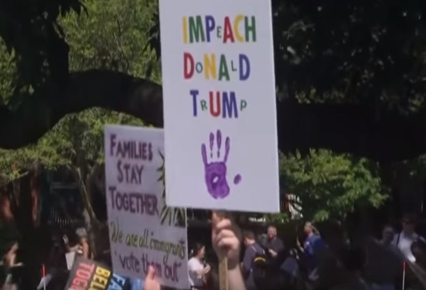 ΗΠΑ: Δεκάδες χιλιάδες διαδηλωτές κατά της μεταναστευτικής πολιτικής Τραμπ (Video)
